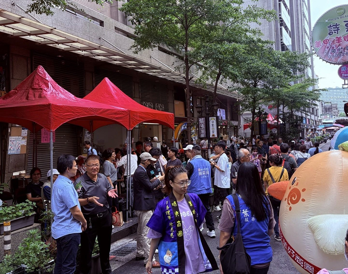 今(6)日起至7月底，晴光商圈舉辦特色活動，不僅消費滿額可換小禮物，活動期間還特別規劃5場深度美食走讀。 圖：台北市商業處／提供