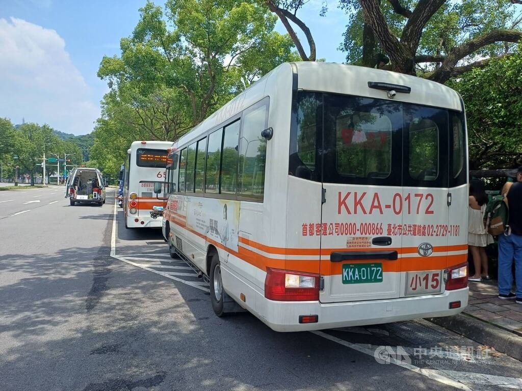 台北市士林區7日發生兩輛公車碰撞，台北市消防局獲報後，立即啟動大量傷患處理機制，初步檢傷8人皆輕傷。（翻攝照片）中央社記者黃麗芸傳真 115年6月7日