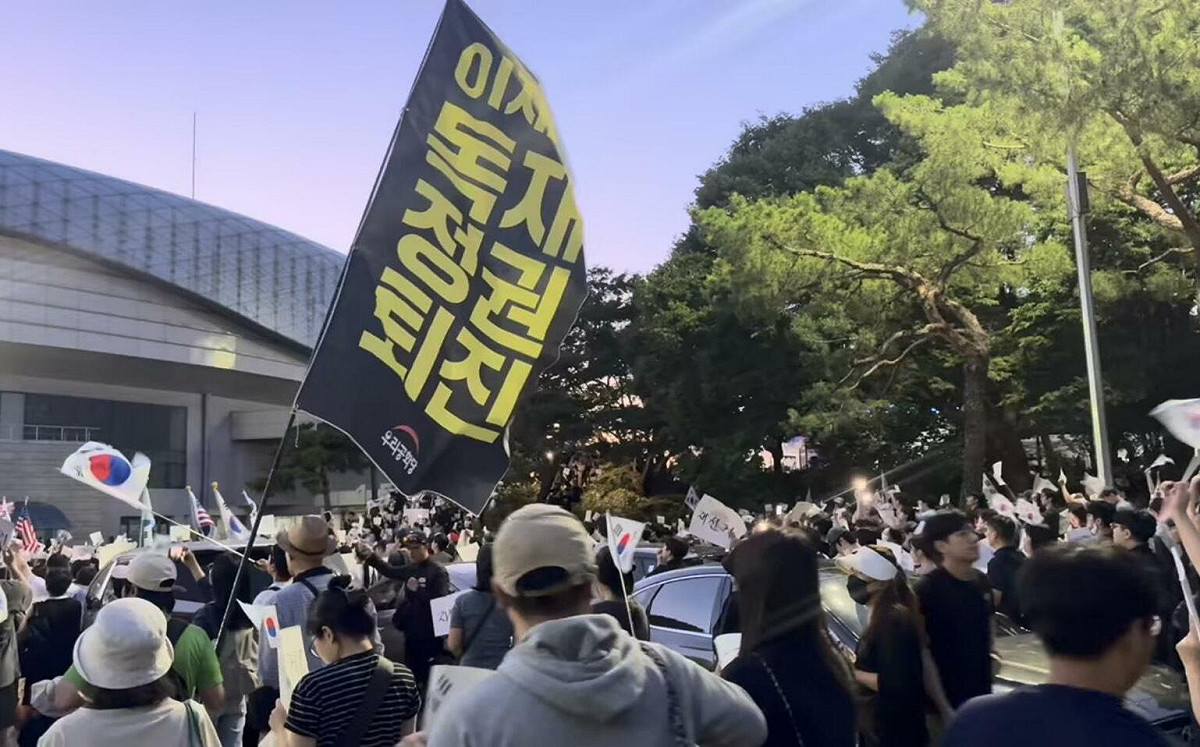 韓選票不足！民眾抗議喊「學學台灣」胡川安：藍委正撕開更大破口