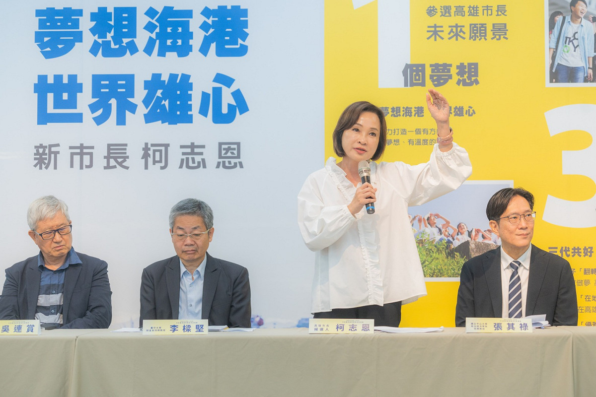 柯志恩(右二)延攬張其祿(右一)為市政顧問團總召集人之一，被外界解讀為藍白合。 圖：柯志恩服務處/提供