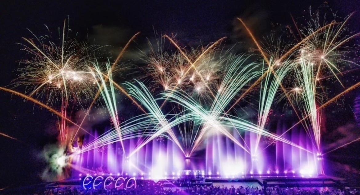 2026碧潭水舞季於6/14迎來壓軸閉幕煙火秀，璀璨花火與水舞光影於空中、水面交織華麗共演。 圖：新北市觀旅局／提供