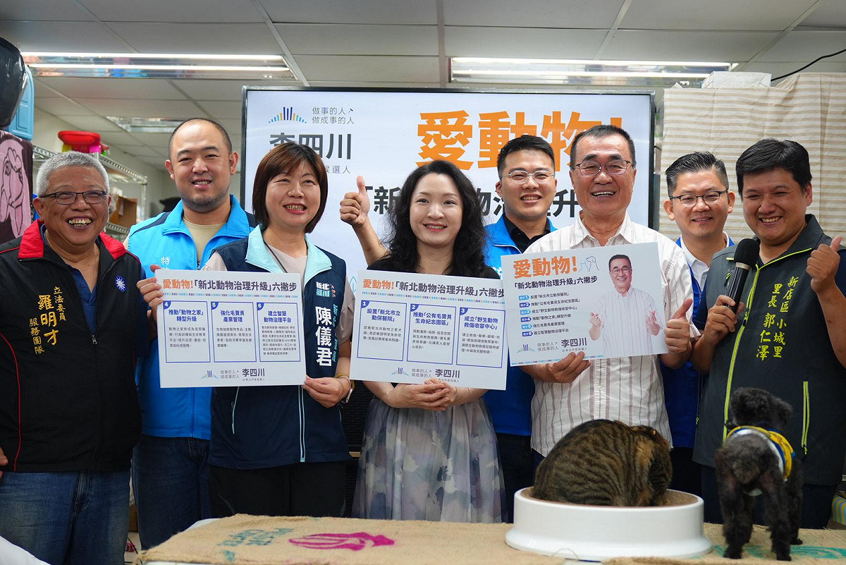 國民黨新北市長參選人李四川參訪新店動保績優社區「小城里愛心認養小棧」。 圖：李四川競選辦公室/提供