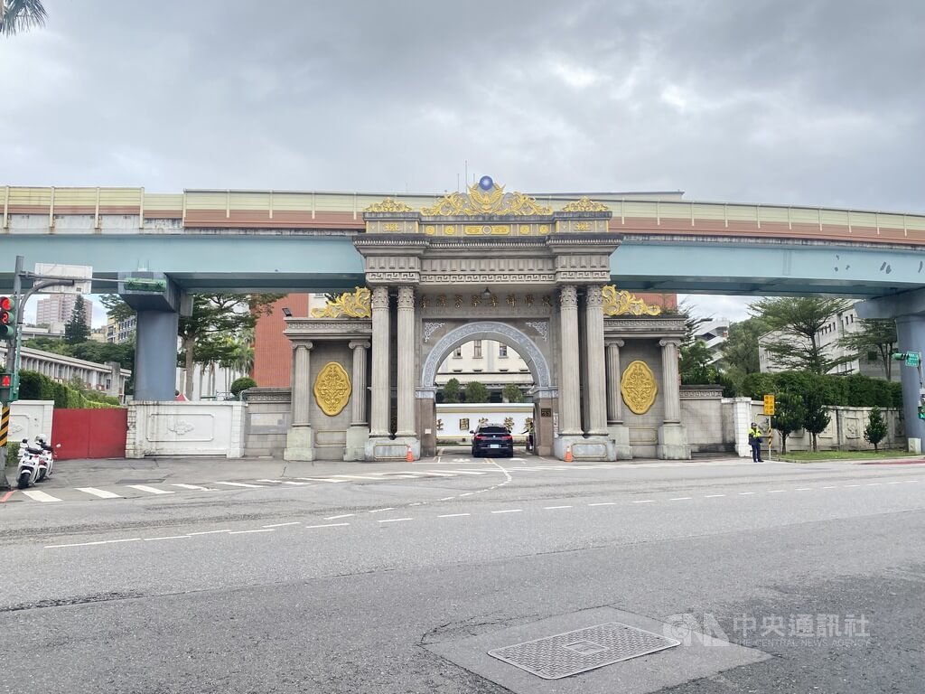 網傳學生寢室內吸電子菸 警專：記過處分、函送裁罰