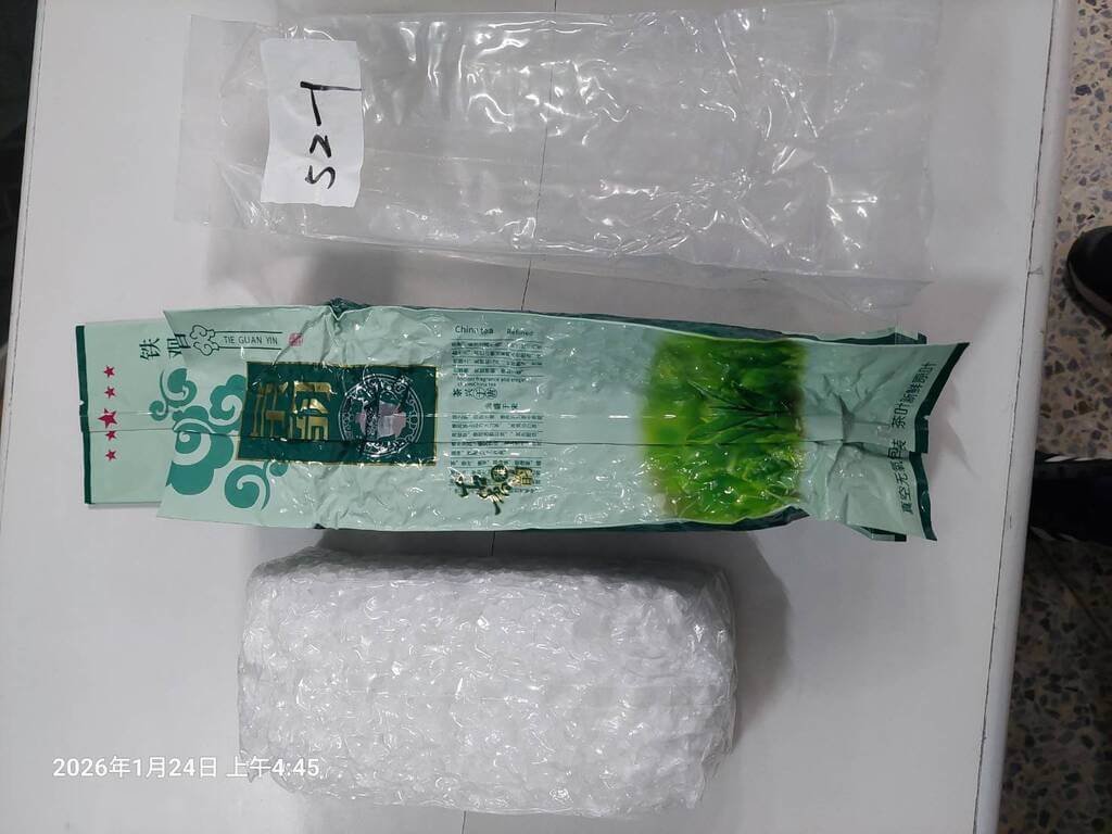 屏東籍「生○財漁船」走私總毛重1867.3公斤三級毒品愷他命，以鐵觀音茶葉外包裝掩飾，每包約1公斤，總約1695包，市值約新台幣30億元。（海巡署偵防分署屏東查緝隊提供）中央社記者黃郁菁傳真 115年6月9日