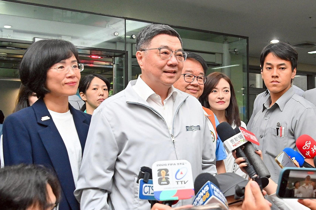 行政院長卓榮泰訪視行政院新莊聯合辦公大樓的非營利幼兒園。 圖：行政院/提供