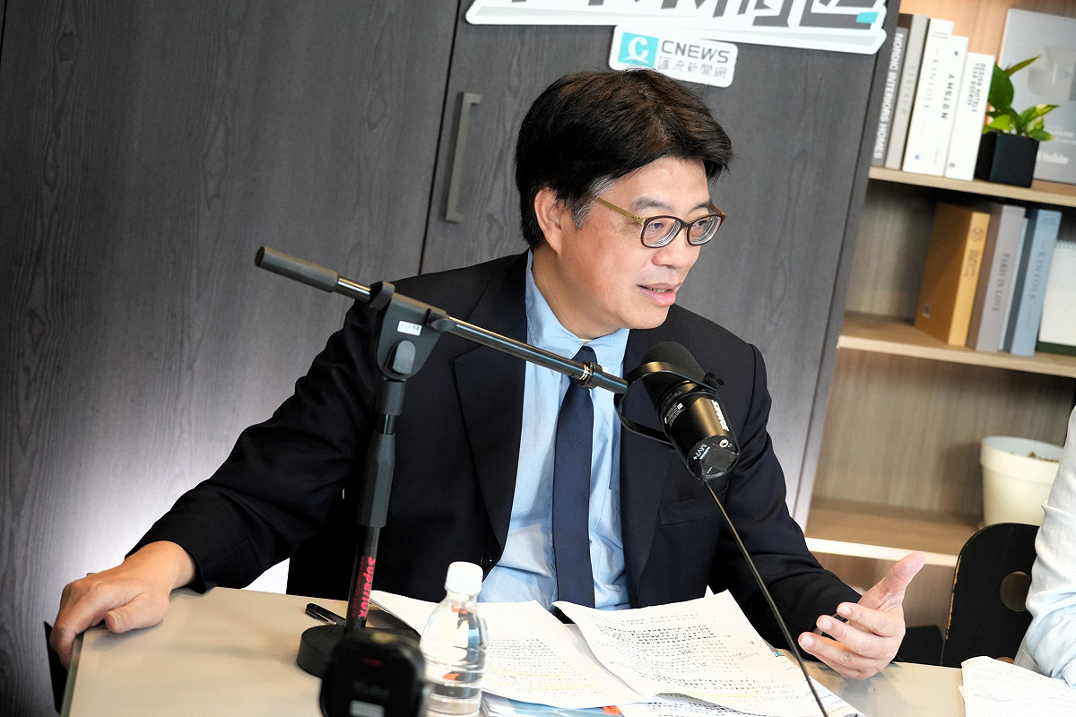 陸委會主委邱垂正今（9）日接受主持人黃光芹《CNEWS匯流新聞網》政論live直播節目《中午來開匯》專訪。 圖：《CNEWS匯流新聞網》提供