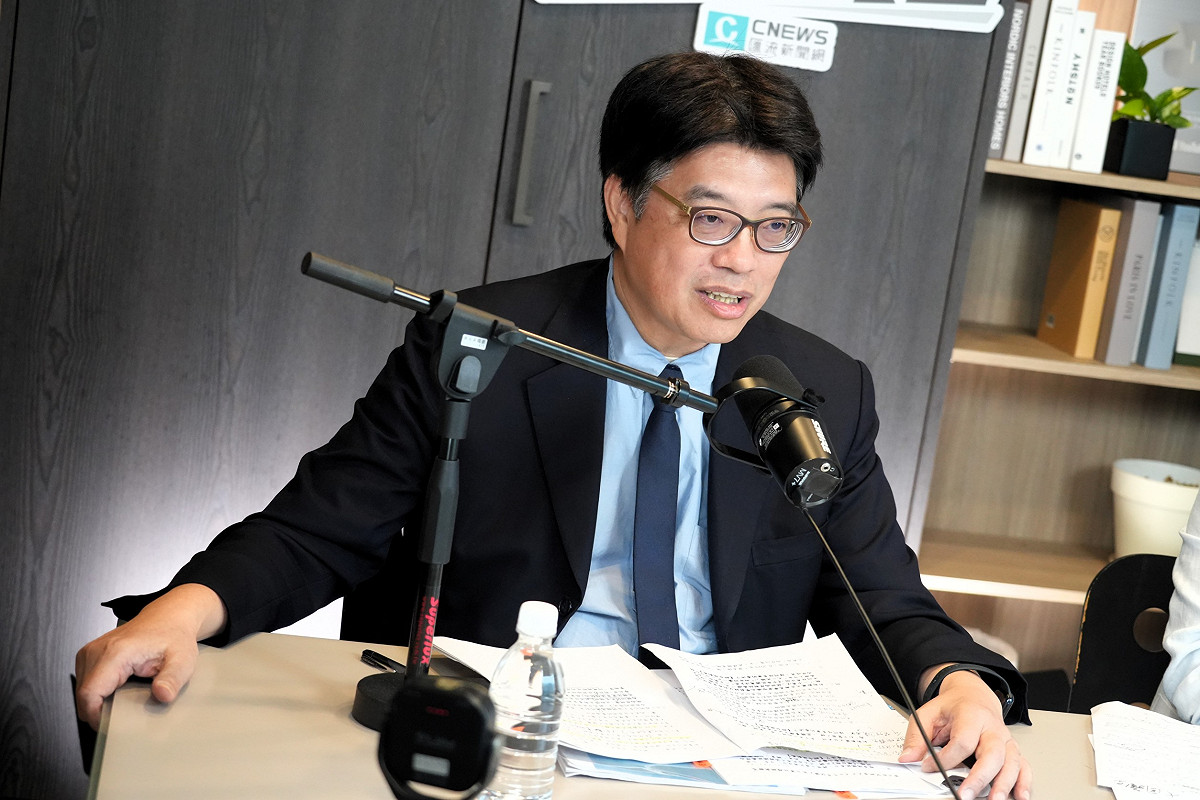 大陸委員會主委邱垂正今（9）日接受主持人黃光芹《CNEWS匯流新聞網》政論live直播節目《中午來開匯》專訪。 圖：《CNEWS匯流新聞網》提供