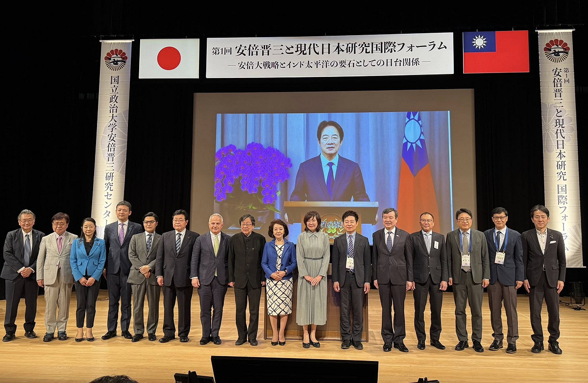 「第一屆安倍晉三與現代日本研究國際論壇」9日在東京舉行，總統賴清德以預錄影片致詞，日本前首相安倍晉三夫人安倍昭惠、駐日代表李逸洋受邀發表談話；總統府資政邱義仁、美國哈德遜研究所日本事務主席溫斯坦及日本智庫「國家基本問題研究所」理事長櫻井良子也出席並發表專題演講。 圖：駐日代表處提供