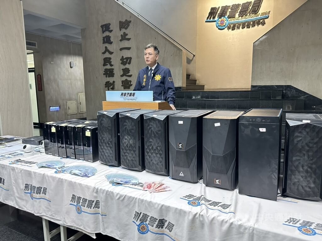 莊姓男子等人組成博弈集團，在台中商辦及社區大樓設立機房，線上招攬網路賭博；刑事局循線查緝，清查近1年賭資逾新台幣1.3億元，莊男與賭客等共24人遭送辦並查扣證物。（翻攝照片）中央社記者蘇木春傳真　115年6月10日