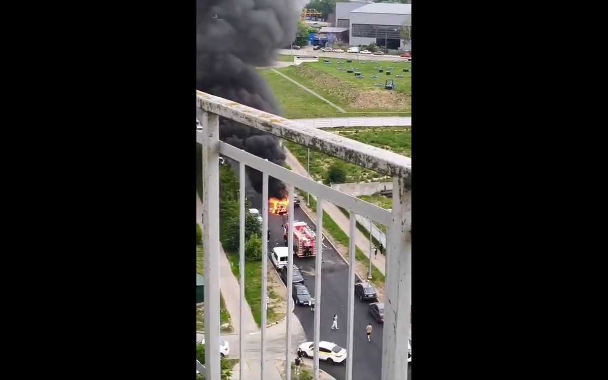 一名俄軍高階軍官在駕駛 BMW X3 休旅車時遭爆炸裝置攻擊身亡。 圖:翻攝自影片