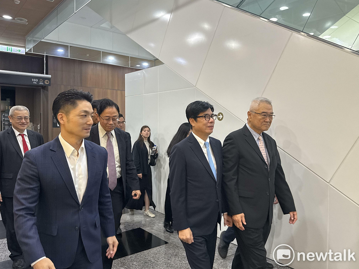 台北市長蔣萬安（左起）、桃園市長張善政、高雄市長陳其邁及李國鼎科技發展基金會董事長王伯元。 圖：周煊惠 / 攝