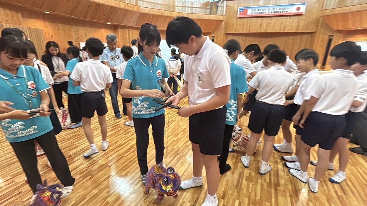 台日學生透過課程分享、文化交流及互動體驗，不僅拓展國際視野，也增進跨文化理解與溝通能力。 圖：高雄市教育局/提供