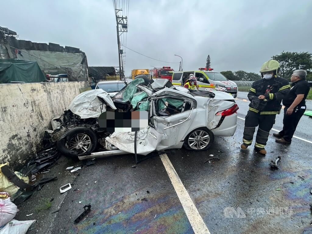 桃園新屋嚴重車禍 1死2傷3人無生命跡象送搶救