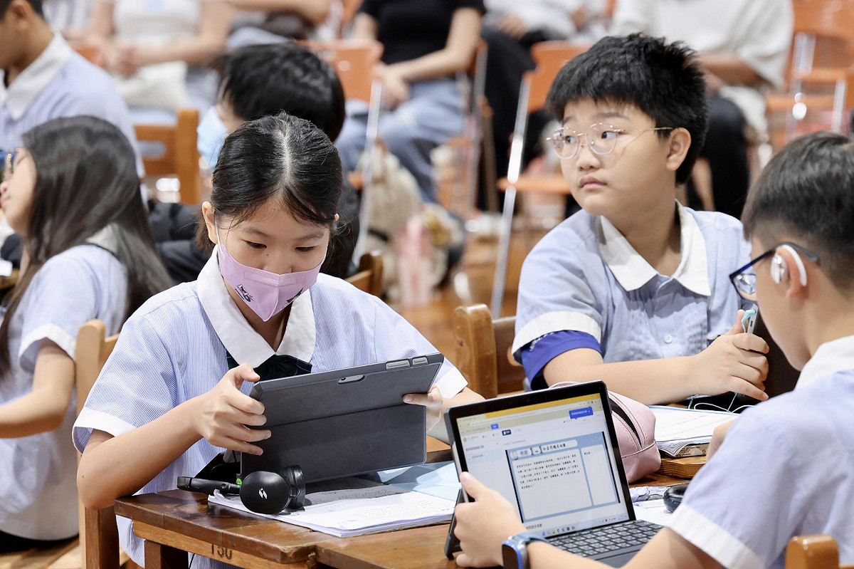 台南市政府舉辦「數學講義試辦計畫成果發表會」，透過課堂教學演示及成果分享，展現AI科技融入教學現場的具體成果。 圖：台南市政府提供