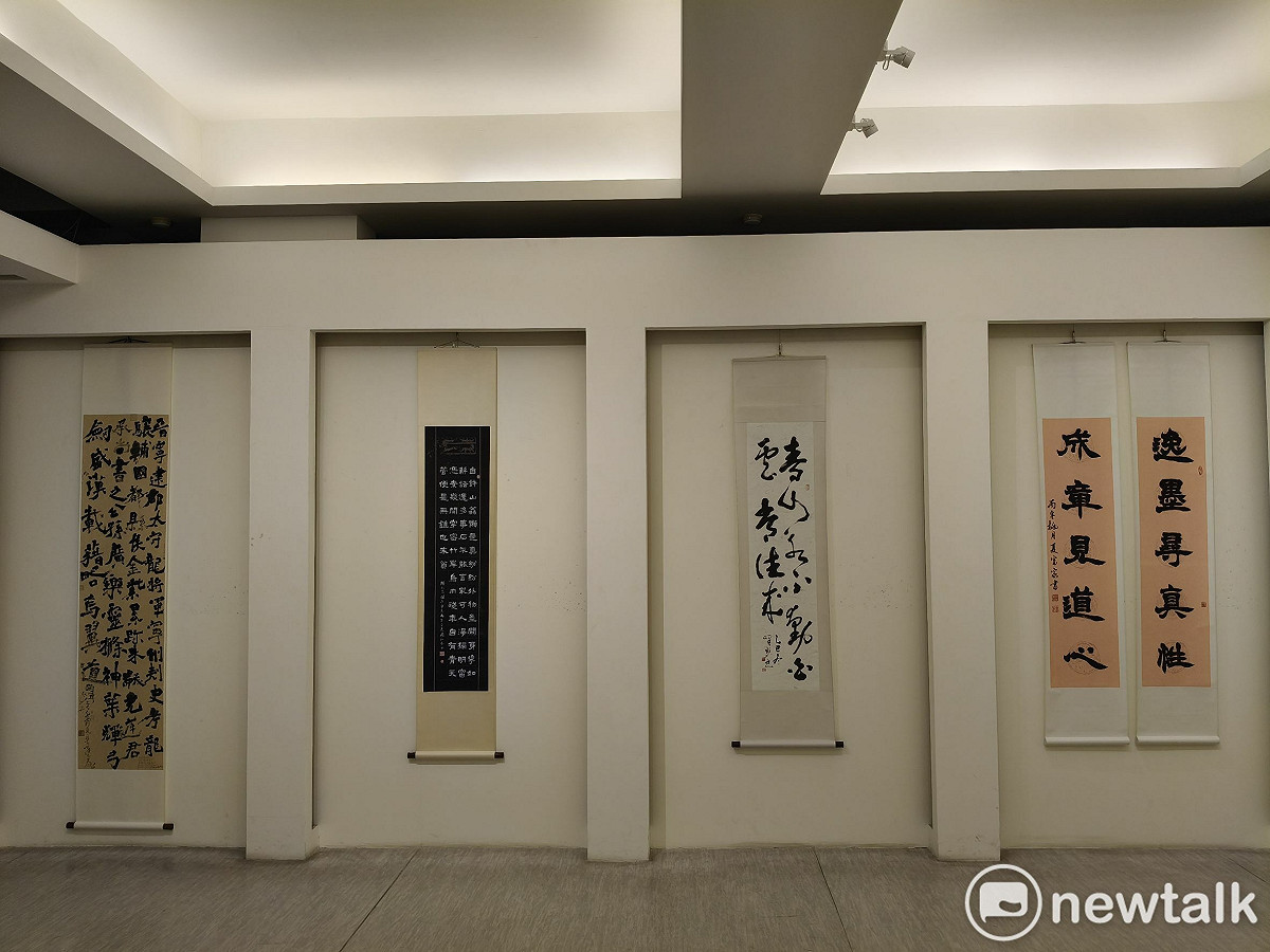 「龍麟御影會明宗」書法聯展為「龍麟雅集」成立後首度公開聯展，以「龍麟御影」為題，集結多位橫跨世代與領域的書藝創作者，從古典筆墨出發，延伸至當代思維的多元實踐，展現書法藝術在時代轉折中的深層對話。 圖：黃博郎／攝