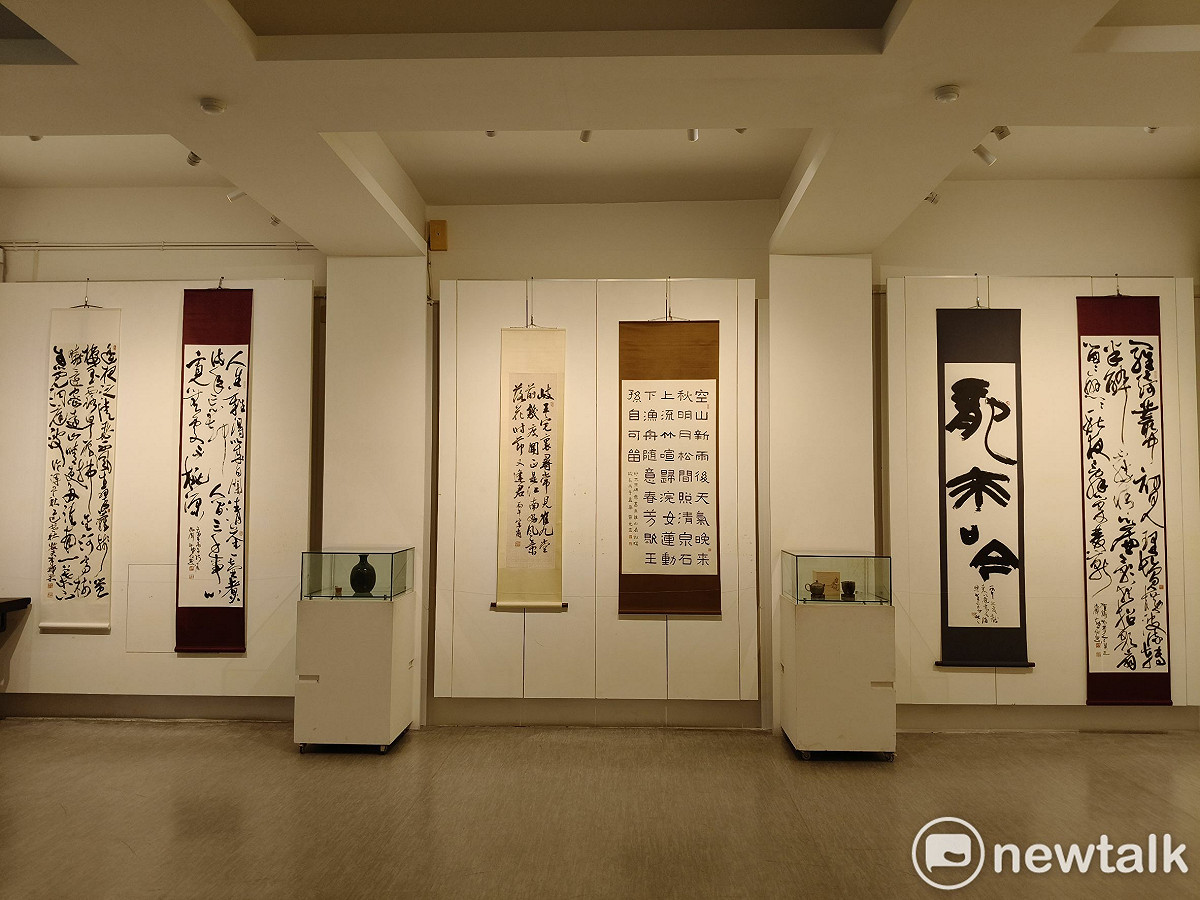 「龍麟御影會明宗」書法聯展為「龍麟雅集」成立後首度公開聯展，以「龍麟御影」為題，集結多位橫跨世代與領域的書藝創作者，從古典筆墨出發，延伸至當代思維的多元實踐，展現書法藝術在時代轉折中的深層對話。 圖：黃博郎／攝