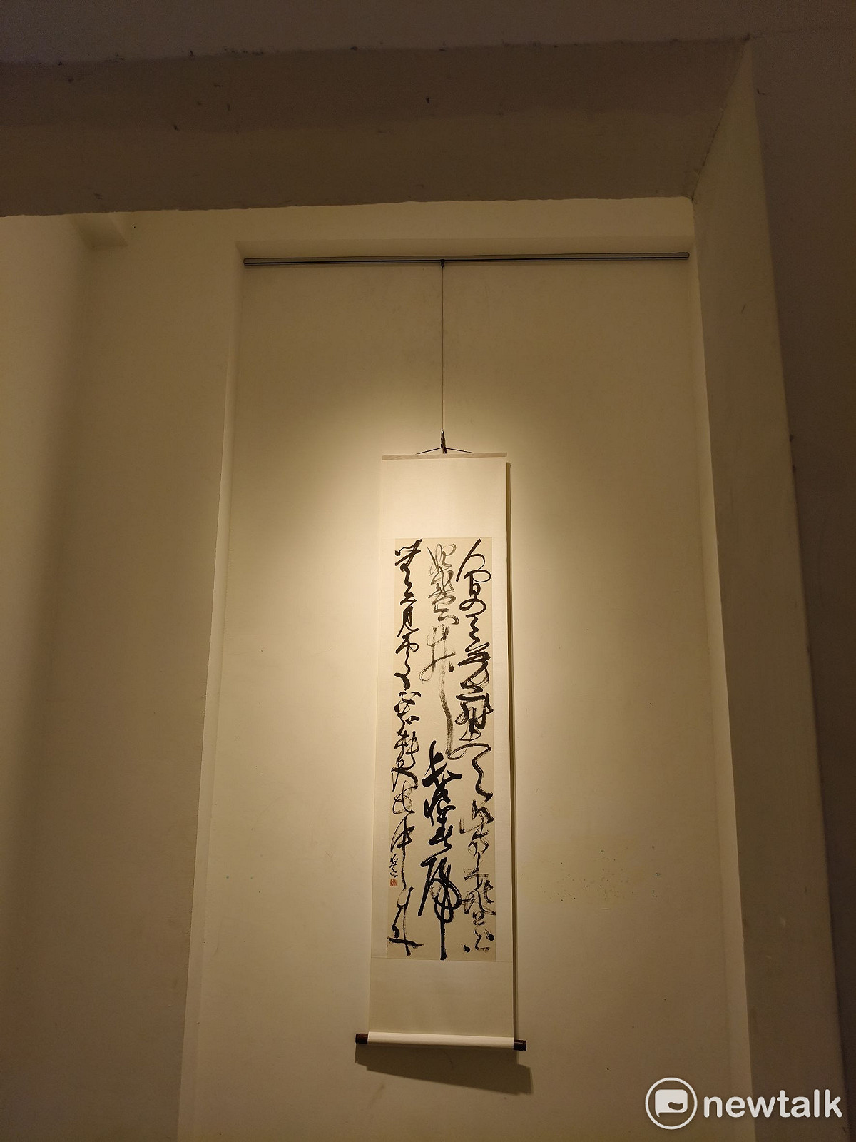 「龍麟御影會明宗」書法聯展為「龍麟雅集」成立後首度公開聯展，以「龍麟御影」為題，集結多位橫跨世代與領域的書藝創作者，從古典筆墨出發，延伸至當代思維的多元實踐，展現書法藝術在時代轉折中的深層對話。 圖：黃博郎／攝