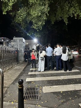 前華夏銀行深圳分行的員工前往深圳市政府抗議，要求政府釋放被逮捕的維權活動策劃人。 圖：翻攝自 @whyyoutouzhele X 帳號