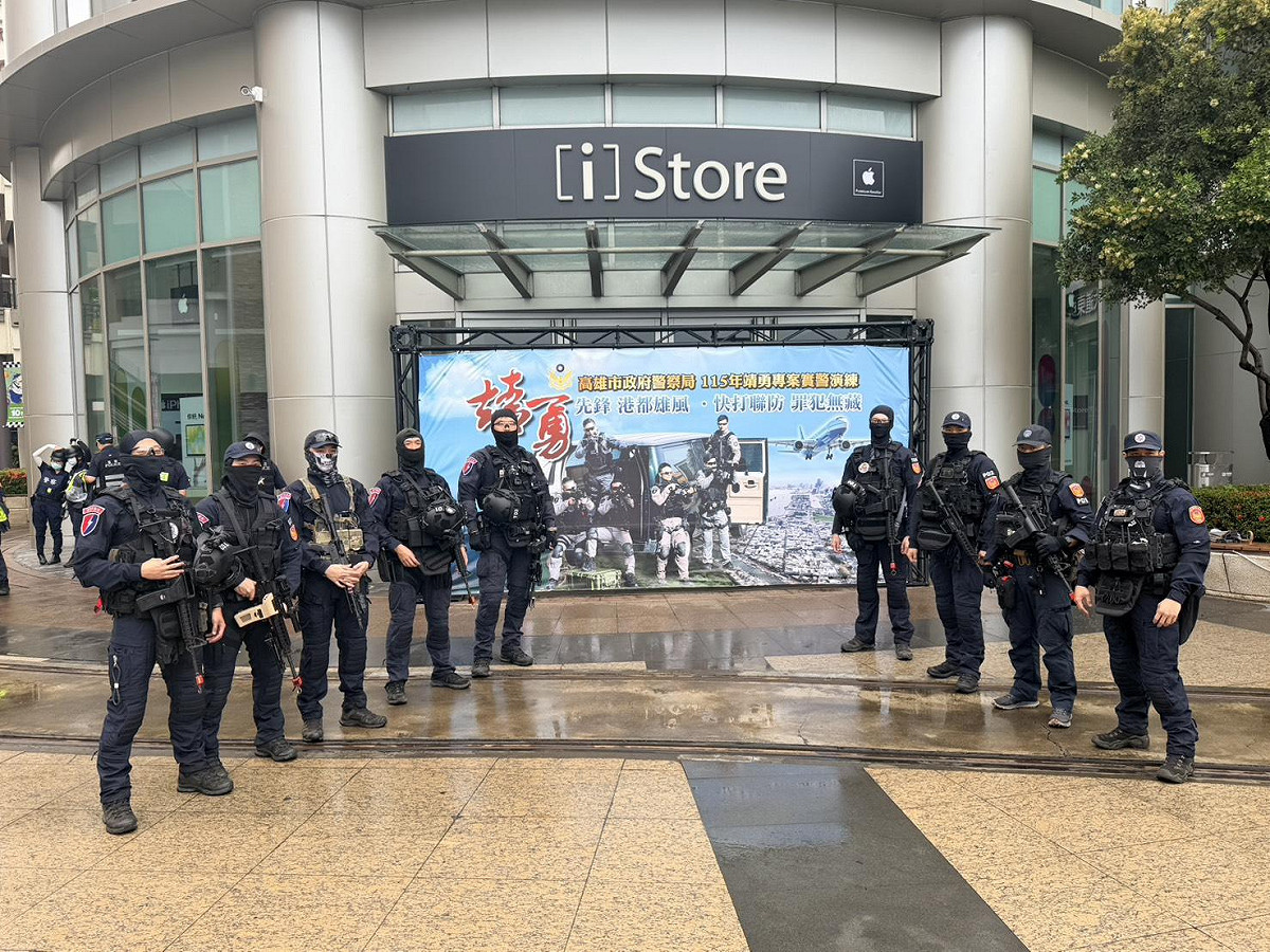 高市警快速組合警力派遣，擔綱115年靖勇專案實警演練。 圖：高雄市警察局/提供