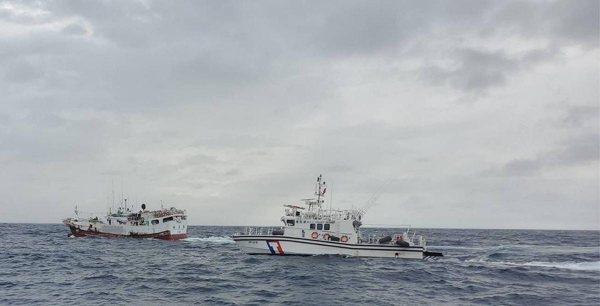 海巡署艦隊分署巡護九號引導金〇福68號航行及戒護伴航。 圖：海巡署艦隊分署/提供