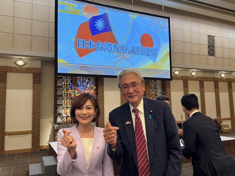 古屋圭司會長與總統府發言人郭雅慧在會場拍照留念。 圖：駐日代表處提供
