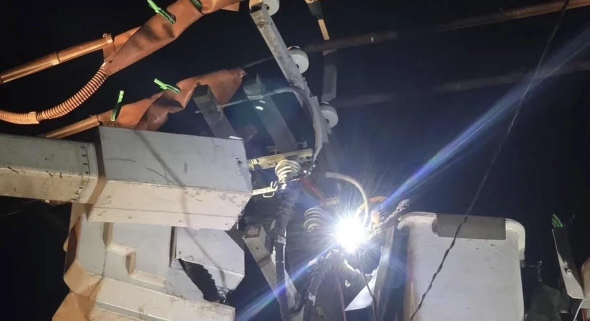 彰化市金馬路、泰和路一帶昨傍晚突傳停電，台電人員晚間7時14分先復電2234戶、8時33分再復電522戶，並於晚間11時15分全數復電完成。 圖：台電彰化區處／提供