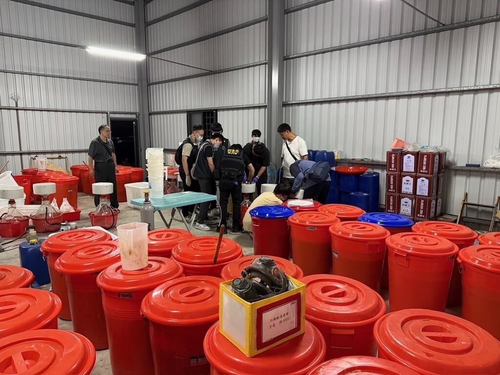 法務部調查局台南市調查處12日宣布破獲大型安非他命製毒工廠，查扣大批成品、半成品及原料等。（台南市調查處提供）中央社記者張榮祥台南傳真　115年6月12日