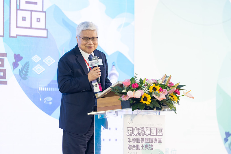 台積電期貨：上漲65元至2465元（重新站上所有均線）。(台積電董事長魏哲家資料照) 圖：總統府提供
