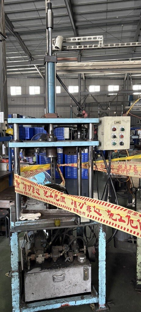 工人操作機台頭部遭夾不治 中市府勒令停工將開罰