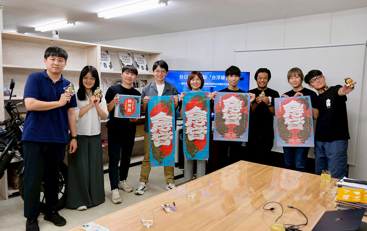 青年局代表團拜訪「台浮緣日委員會」，針對今年9月東高雄青創品牌赴日設攤的規劃進行具體討論。 圖：高雄市青年局/提供