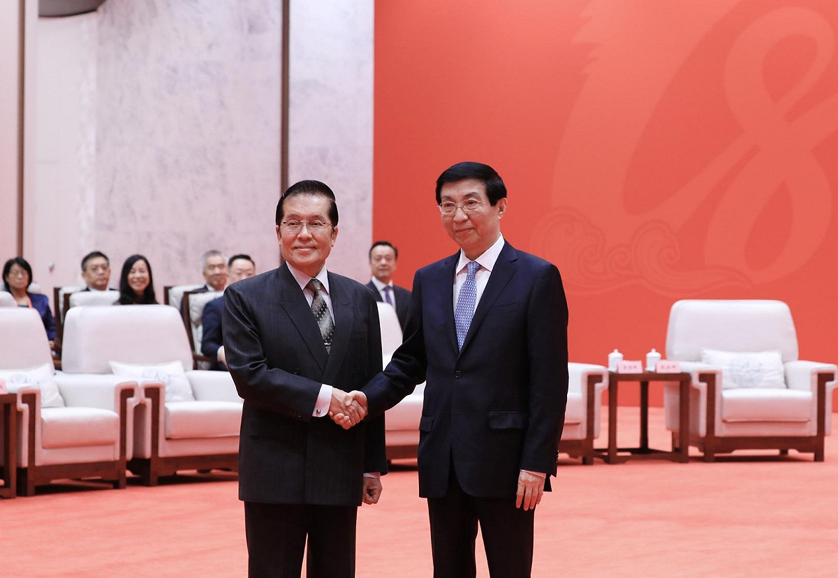 國民黨副主席張榮恭（圖左）於海峽論壇開幕式前，會見中共中央政治局常委、全國政協主席王滬寧（圖右）。 圖：國民黨/提供