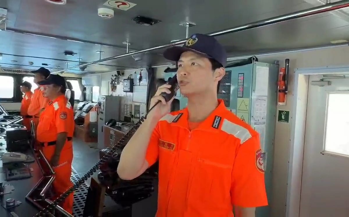 (影)中國海警船東部外海言語挑釁！海巡巡護九號中英文雙語強勢驅離：互不隸屬