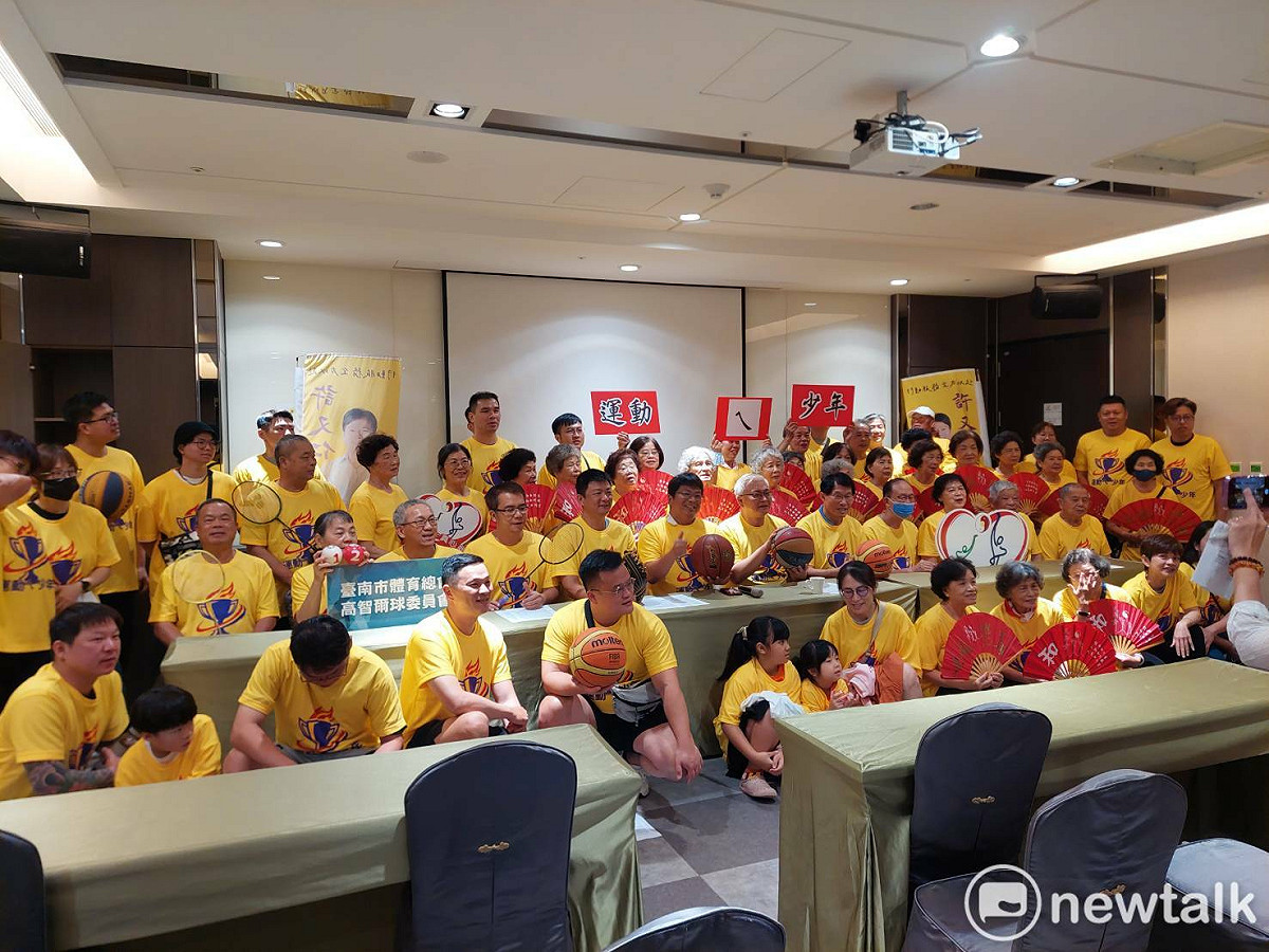 台南市議員參選人許又仁推動成立的「運動ㄟ少年」團隊，今日在徠歸仁飯店召開成立大會，正式成軍。會中集結南關線在地體育團體、運動團隊成員，宣示共同推動南關線運動發展、厚實基層運動力量。 圖：許又仁服務處提供