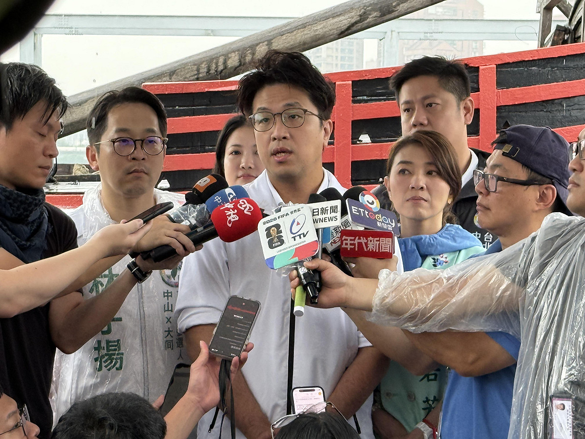 民進黨台北市長參選人沈伯洋今出席大稻埕碼頭祭江儀式。 圖：周煊惠 / 攝