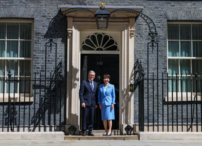 日本首相高市早苗（右）和英國首相史塔默（左） 圖：翻攝自高市早苗的Ｘ