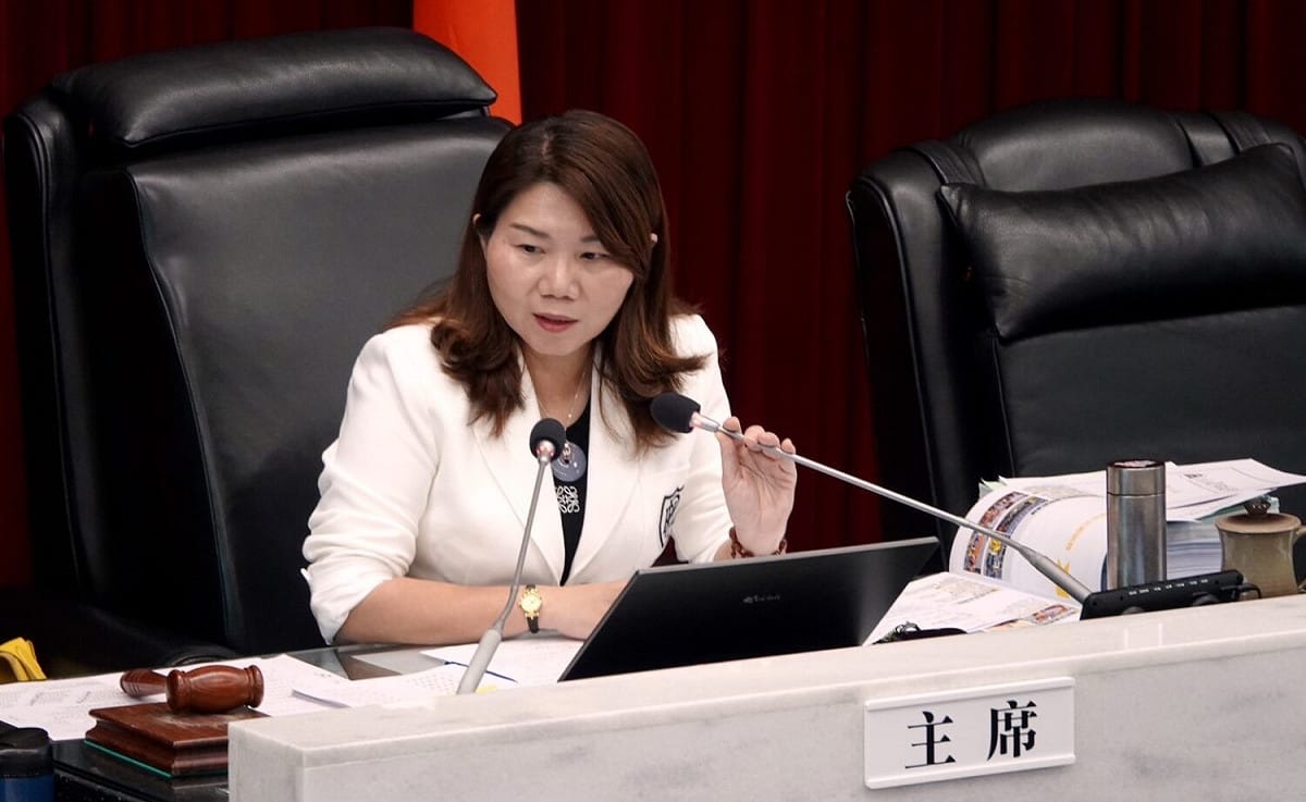 李雅靜酸綠營用民調、大咖拉抬賴瑞隆，籲民進黨不要再玩數字花招。 圖：國民黨高雄市議會黨團/提供