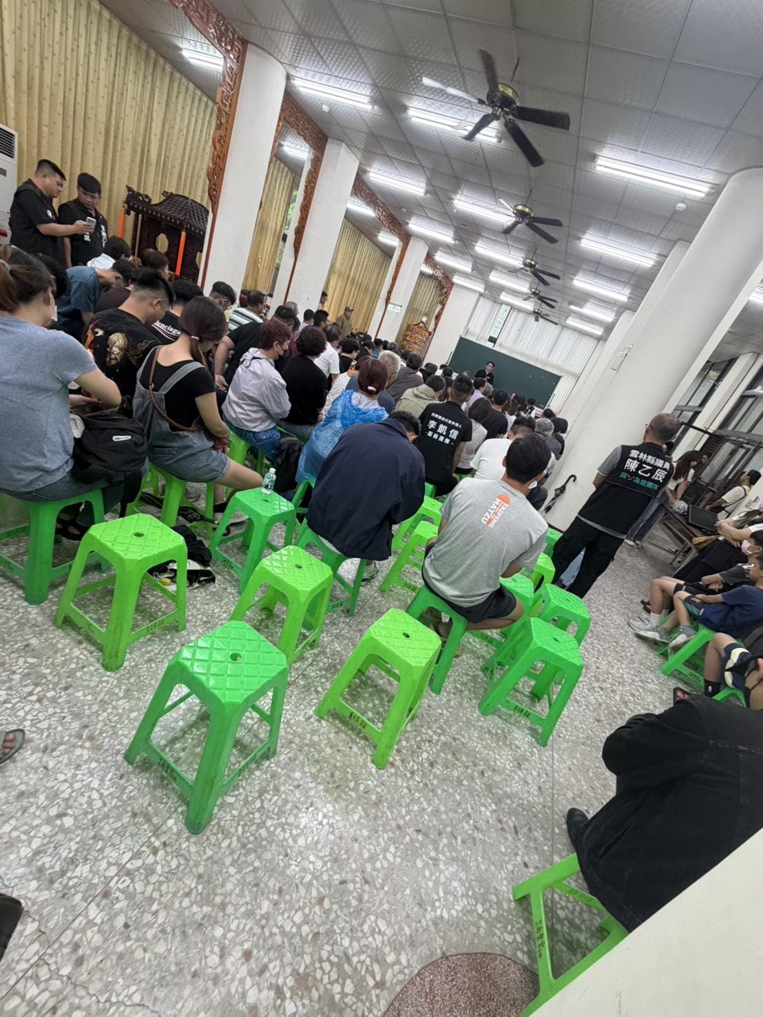 民眾黨14日在雲林舉辦黨員座談會，地點遭爆選在前主委林靖冠家對面，現場人數也不如預期。 圖：讀者提供