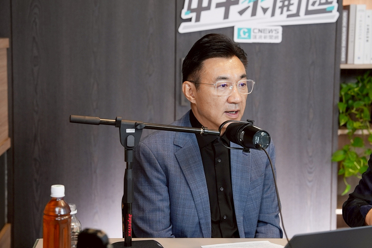 立法院副院長、國民黨台中市長參選人江啟臣接受政論LIVE直播節目《中午來開匯》專訪。 圖：《CNEWS匯流新聞網》/提供