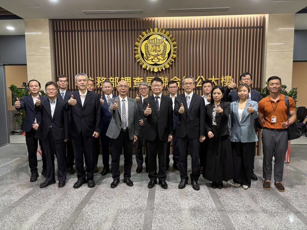 台北地檢署檢察長王俊力（前排左4）15日前往調查局新北市調查處，舉辦地方公職人員選舉查察座談，杜絕結構性賄選買票。（台北地檢署提供）中央社記者謝君臨傳真　115年6月15日