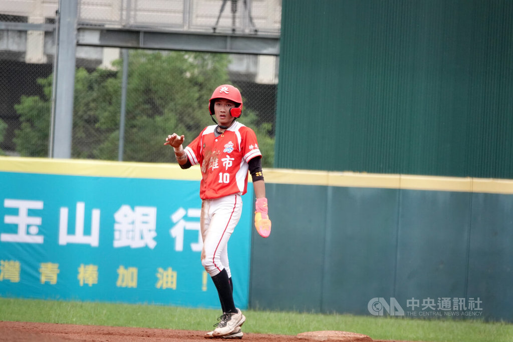 115年玉山盃全國青棒錦標賽高雄市隊15日擊敗嘉義市隊，高雄市隊長全永樂（圖）敲1安有1盜壘，他透露將挑戰中職選秀，對於守備有自信。中央社記者謝靜雯攝　115年6月15日