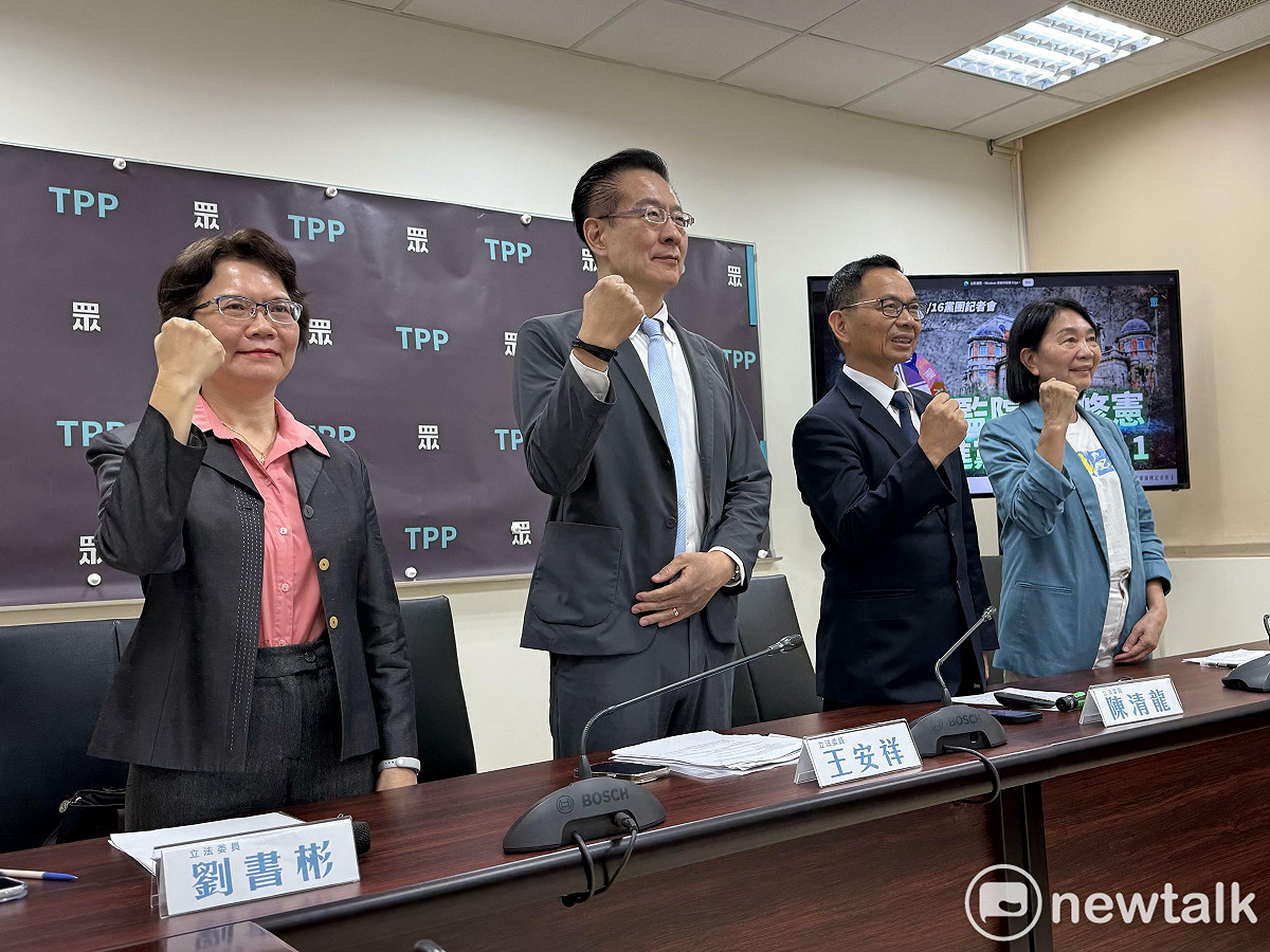 民眾黨團今召開「廢監院、啟修憲 民進黨 等你來＋1」記者會。 圖：周煊惠 / 攝