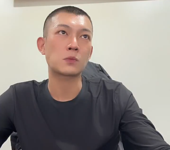 鳳梨因為過去在世足賽中總是押錯獲勝隊伍，被網友封為「世足冥燈」。 圖：翻攝自鳳梨IG