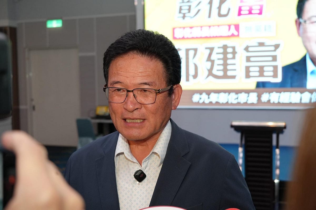 邱建富評估若戰局形成「三腳督」，當選門檻將降至約25萬票，他有把握從藍綠陣營各瓜分2成5至3成選票，並席捲6成5中間選民，全力以勝選為目標跨越門檻。 圖：邱建富競辦/提供