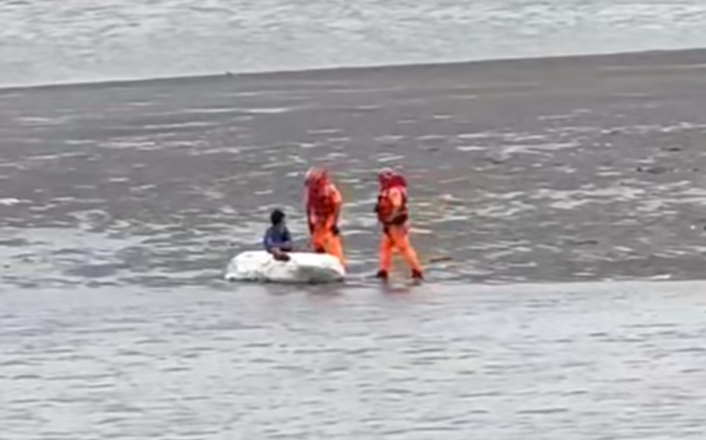 苗栗11歲男童坐保麗龍海上漂流！海巡急救人 教育局將介入
