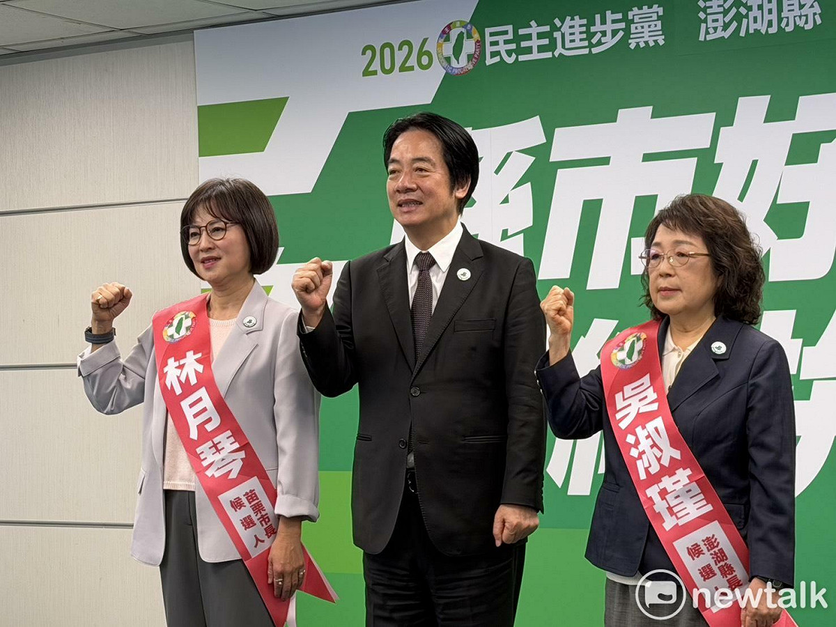 賴清德與澎湖縣長參選人吳淑瑾（右一）、苗栗市長參選人林月琴。 圖：高逸帆／攝