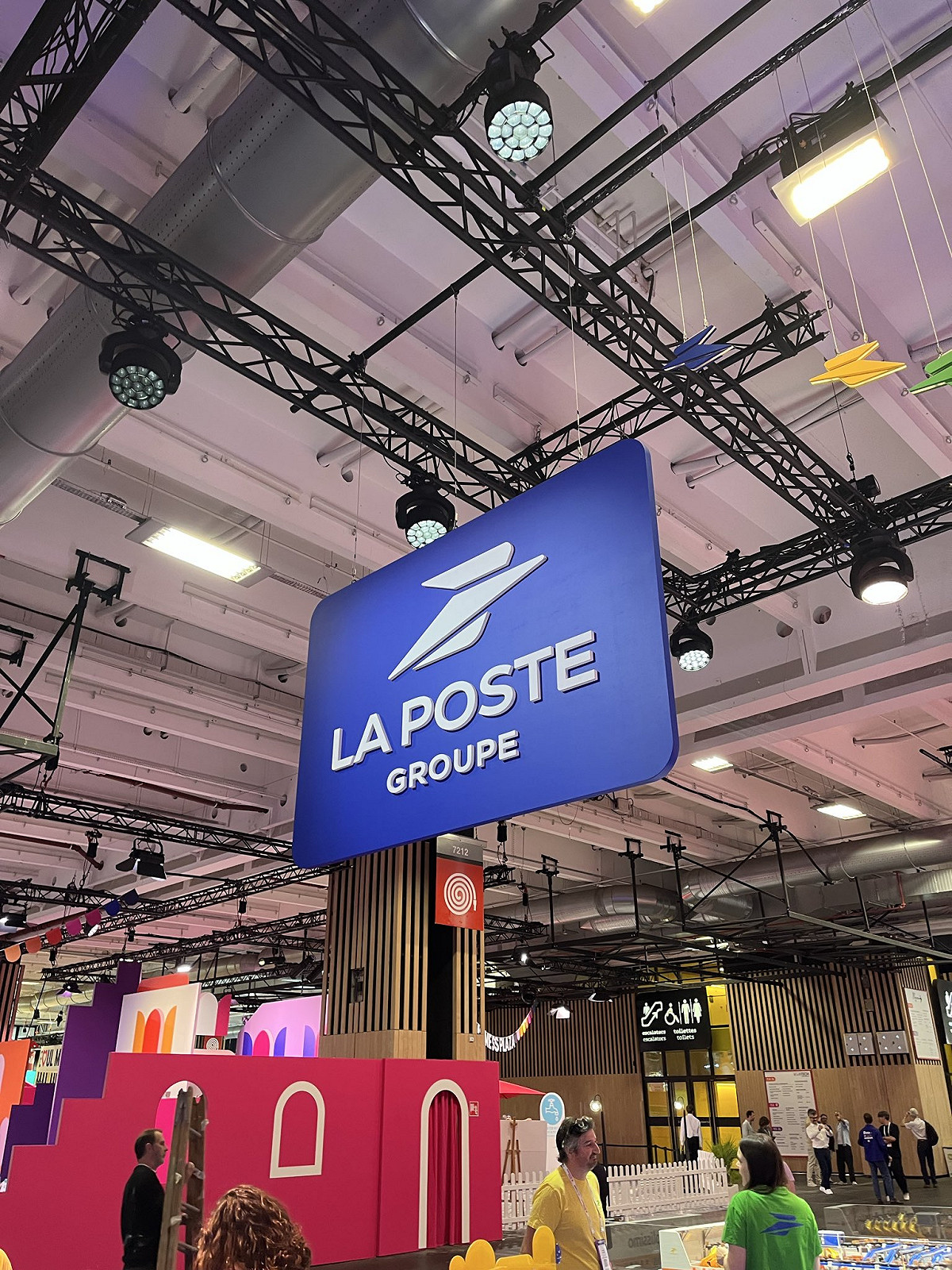 數據顯示，法國郵政（La Poste）20%的包裹來自Shein、Temu和AliExpress等跨境電商。 圖：翻攝「X」@Vanessa_Brbr