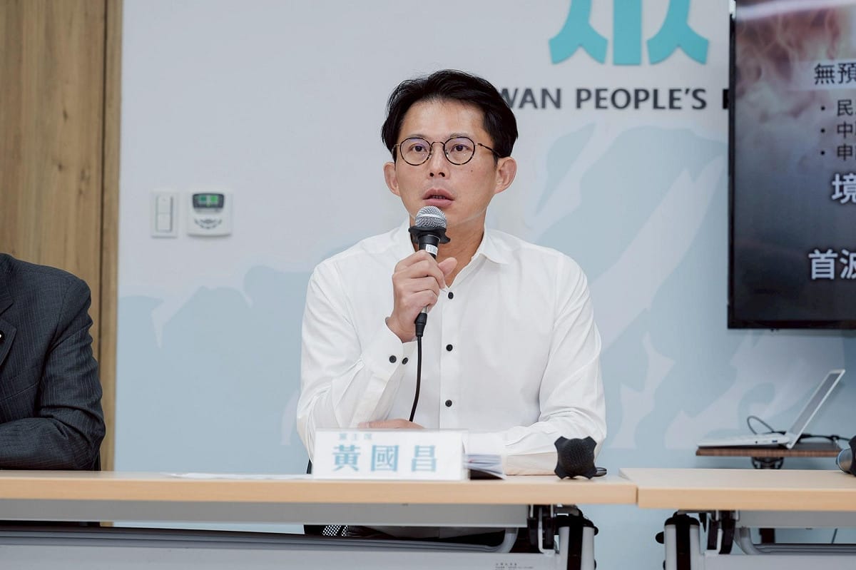 民眾黨正陷入泡沫化危機，黨團經營陷入極大困難。圖為民眾黨主席黃國昌。 圖：民眾黨 / 提供