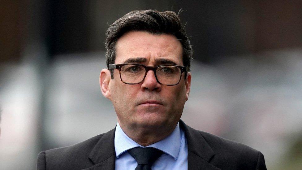 這場選舉的焦點人物，是現任大曼徹斯特市長柏南（Andy Burnham）。他被視為工黨內最具潛力的政治接班人之一，並在部分民調與博彩市場中，被列為未來可能挑戰首相職位的熱門人選。 圖:翻攝自X帳號@real_shirelass
