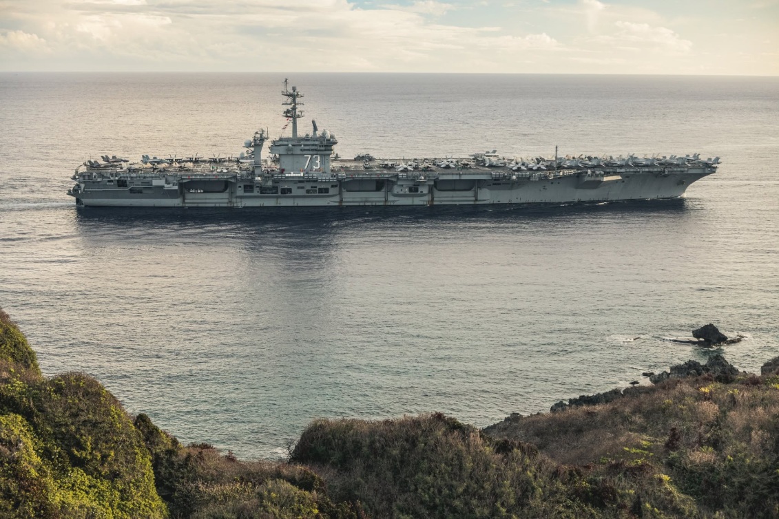 美國海軍尼米茲級航空母艦「華盛頓號（CVN-73）」16日抵達關島。 圖：翻攝US Navy