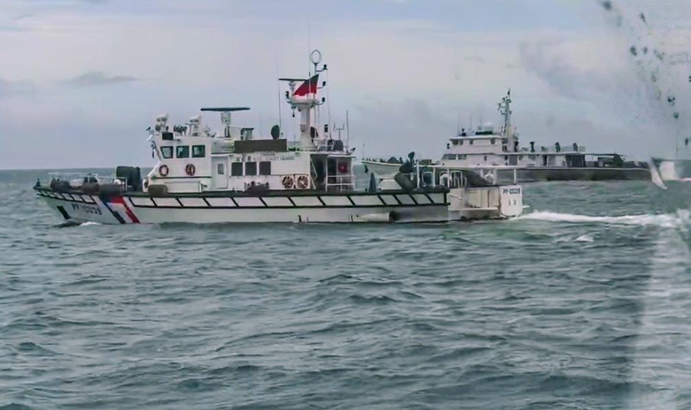中國4海警船，3天內2次侵擾金門海域。海巡艇併航監控、驅離。 圖：海巡署提供